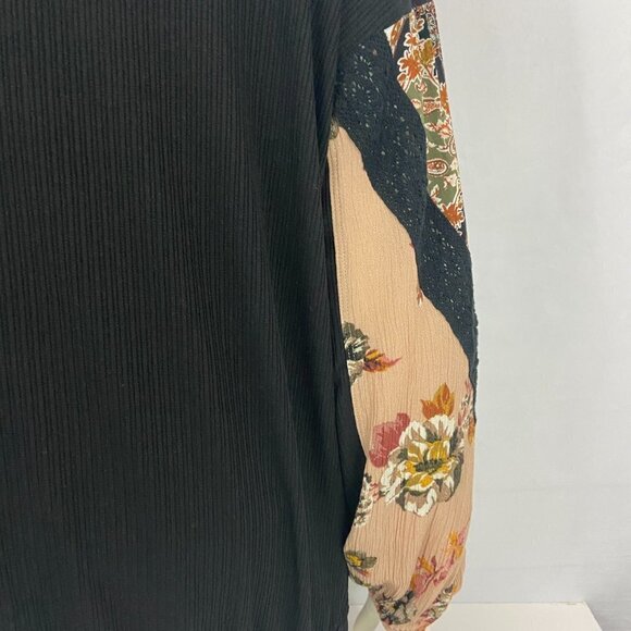 Gimmicks Women's Blouse Top Sz M Black Lace & Floral Accents V-Neck Long Sleeve - Picture 9 of 11